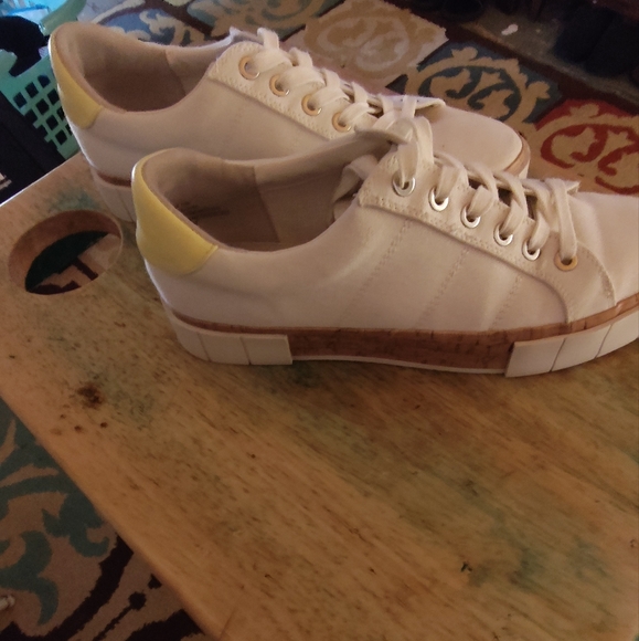 *SOLD* Dolce Vita YaYa Women's Casual Shoes sz 10M Wht/Yellow - Picture 8 of 8